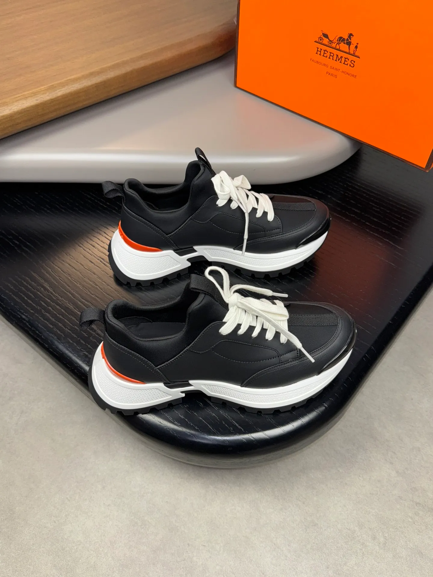 Men's men's shoes 💰580 [New style] 💑💑 [HERMES] Hermès - High-end quality original 🔍🔍🔍 casual sports shoes - Upper: 🔝Nappa calfskin, high-grade elastic cloth, brand webbing - Lining: elastic cloth, foot pad; water-dyed cowhide - Outsole: ultra-light TPU foam rubber; two-color molded outsole -Ultra-high quality control and fine workmanship: outstanding (high-end, extravagance, grade) -Size: 39-44 (38, 45, can be customized)